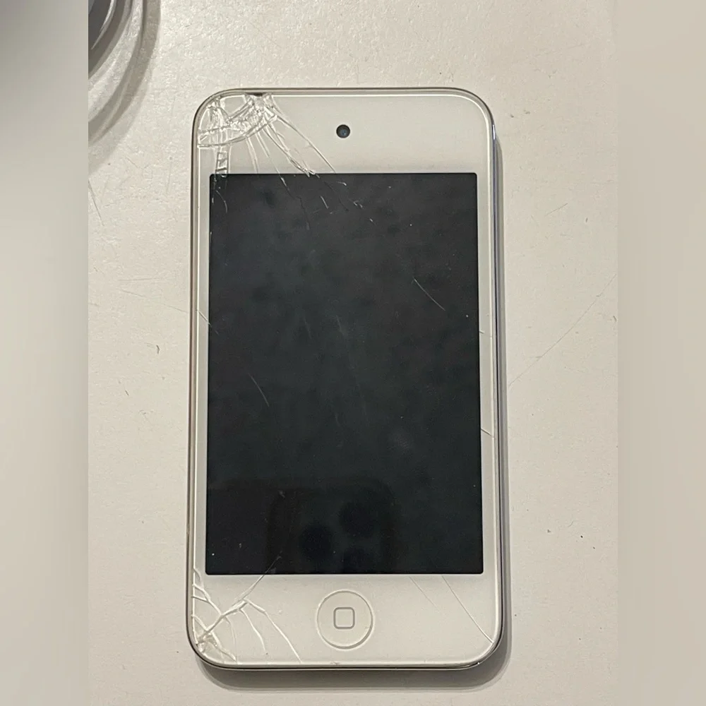 Vintage Apple Bundle: iPad 2 & iPod Touch 4th Gen (16GB) – AS-IS
